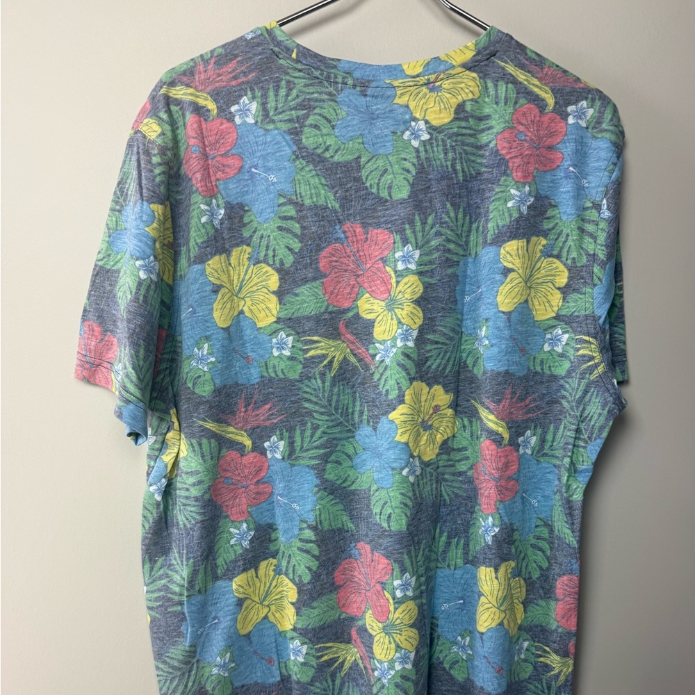 Levi’s T-Shirt Bundle of 3 NWT Floral Graphic Logo Tees New Soft Cotton Shirts - Picture 5 of 11